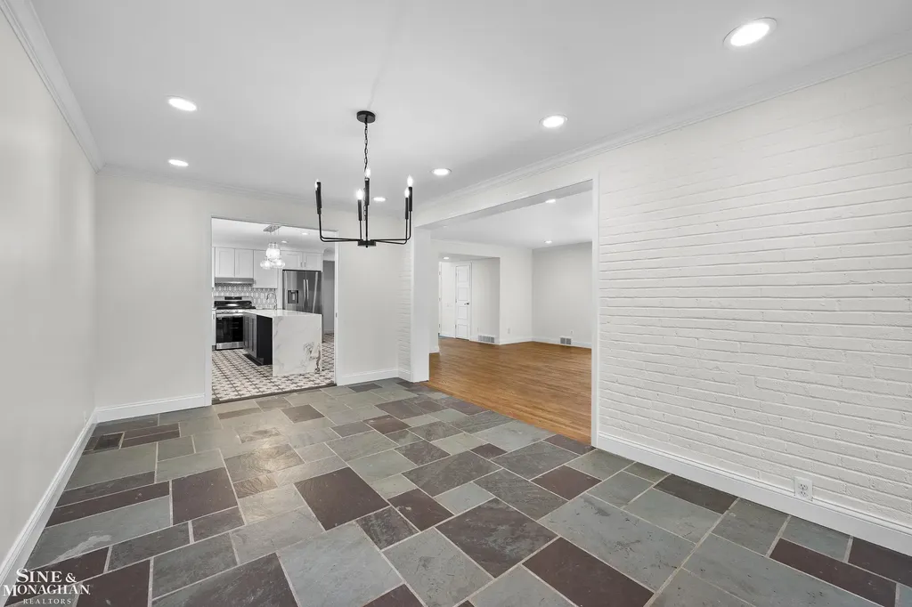 319 Kercheval Avenue Grosse Pointe Farms City MI 48236