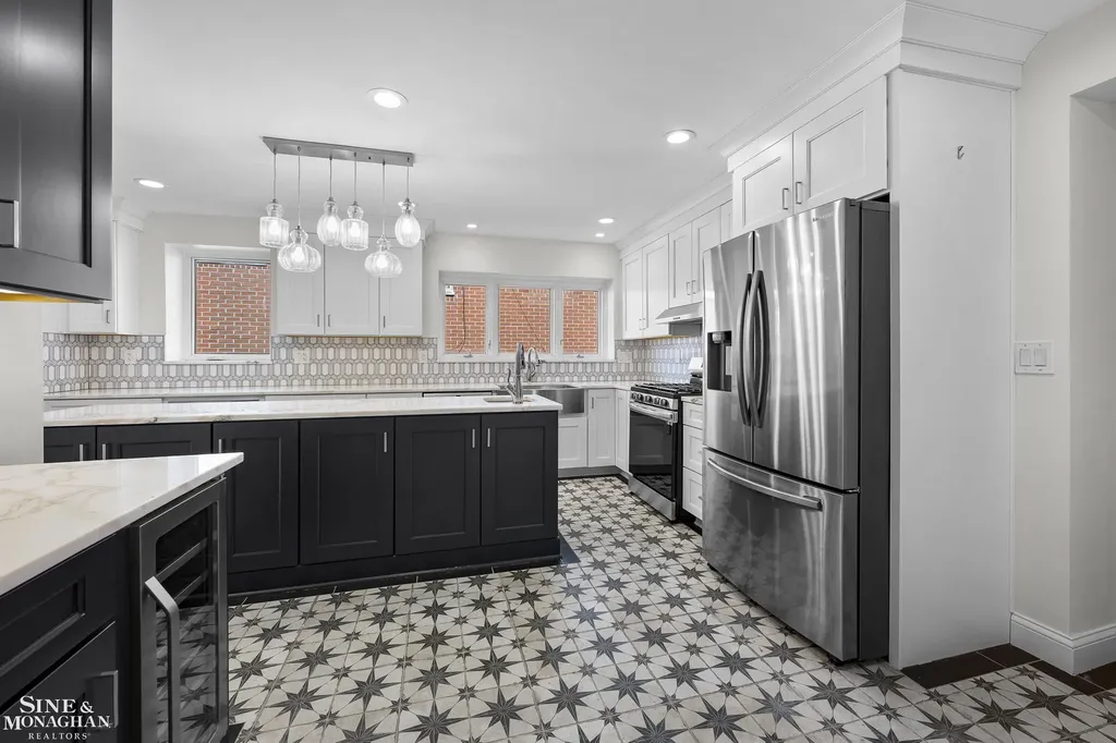 319 Kercheval Avenue Grosse Pointe Farms City MI 48236