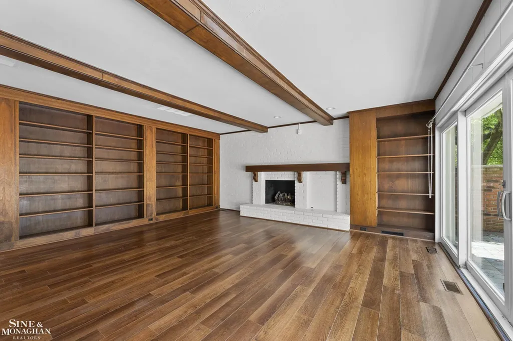 319 Kercheval Avenue Grosse Pointe Farms City MI 48236