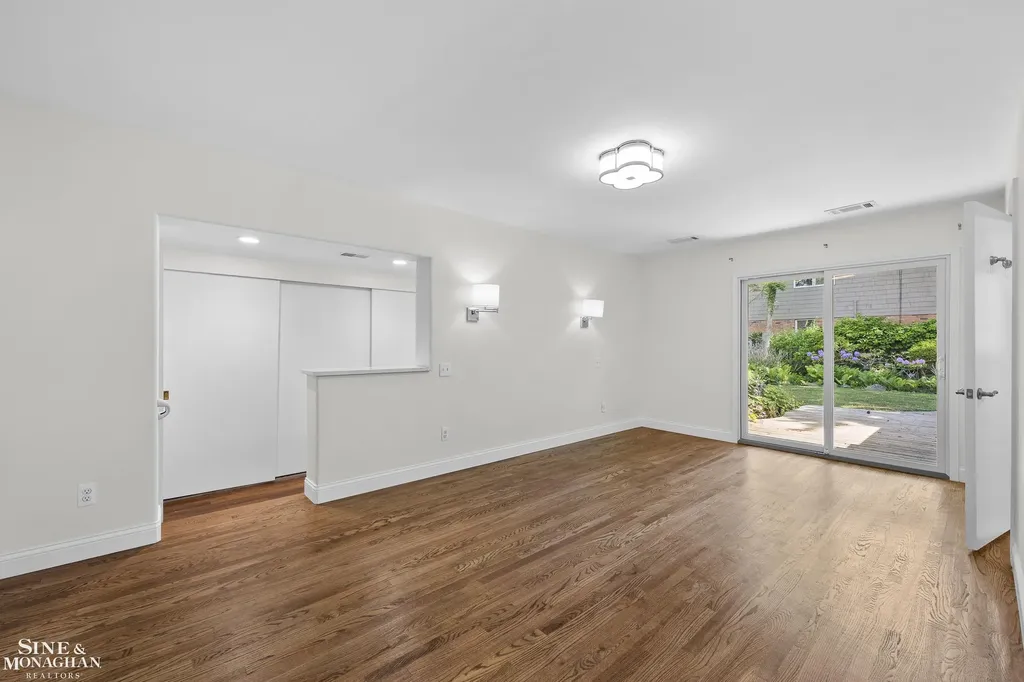 319 Kercheval Avenue Grosse Pointe Farms City MI 48236
