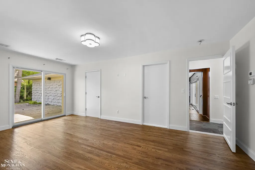 319 Kercheval Avenue Grosse Pointe Farms City MI 48236