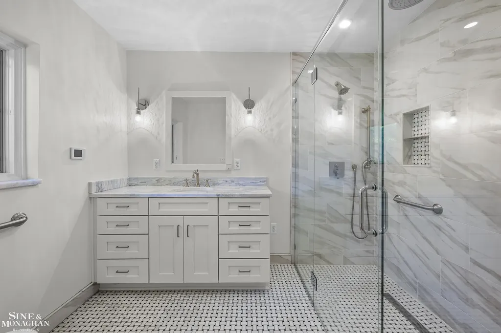 319 Kercheval Avenue Grosse Pointe Farms City MI 48236