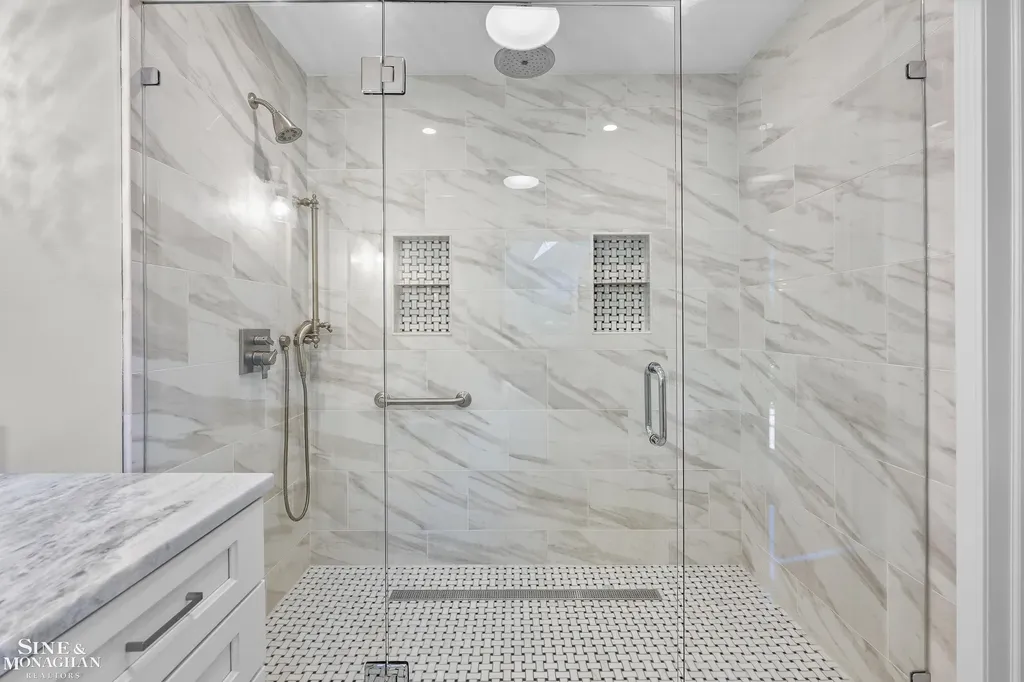 319 Kercheval Avenue Grosse Pointe Farms City MI 48236
