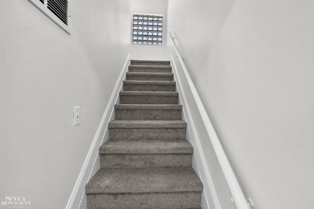 319 Kercheval Avenue Grosse Pointe Farms City MI 48236