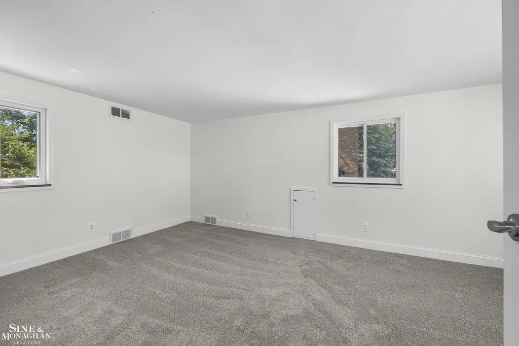 319 Kercheval Avenue Grosse Pointe Farms City MI 48236