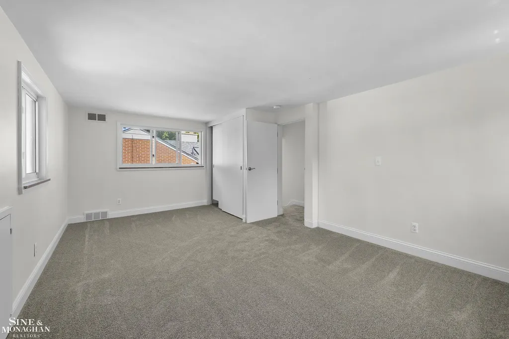 319 Kercheval Avenue Grosse Pointe Farms City MI 48236