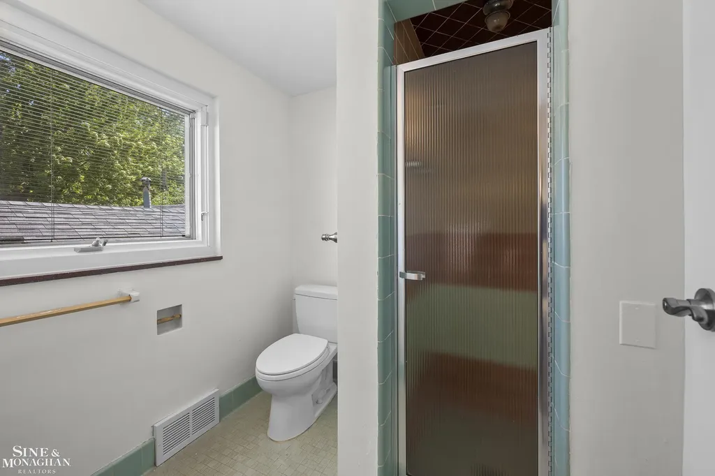 319 Kercheval Avenue Grosse Pointe Farms City MI 48236