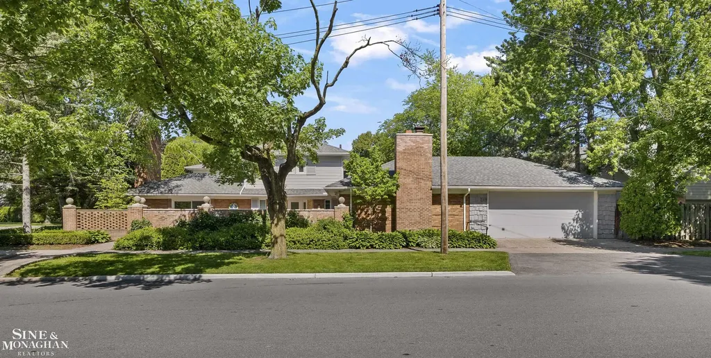 319 Kercheval Avenue Grosse Pointe Farms City MI 48236