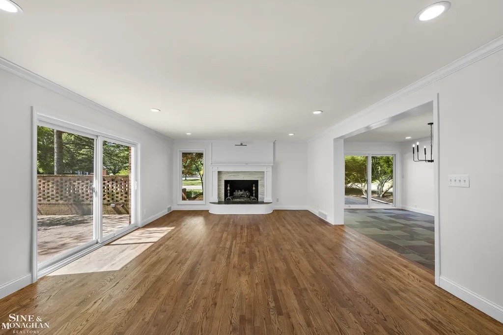 319 Kercheval Avenue Grosse Pointe Farms City MI 48236