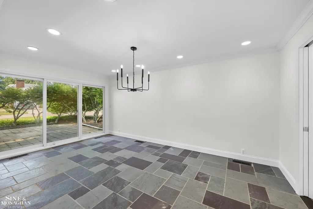 319 Kercheval Avenue Grosse Pointe Farms City MI 48236