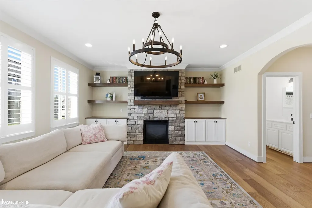 17206 Crittenden Drive Macomb Township MI 48044