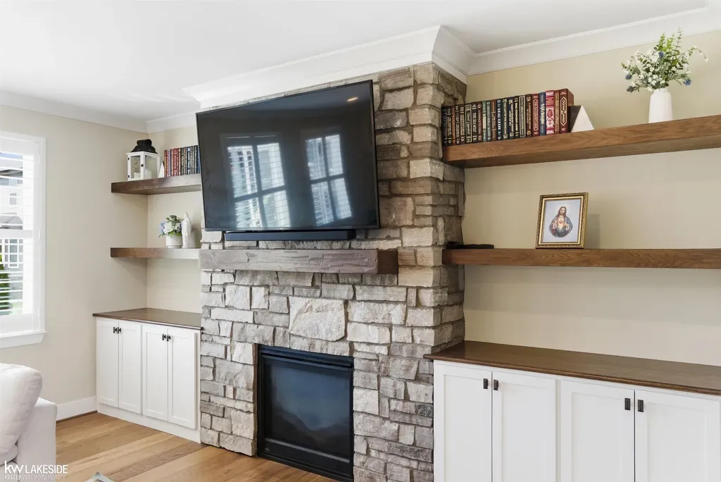 17206 Crittenden Drive Macomb Township MI 48044