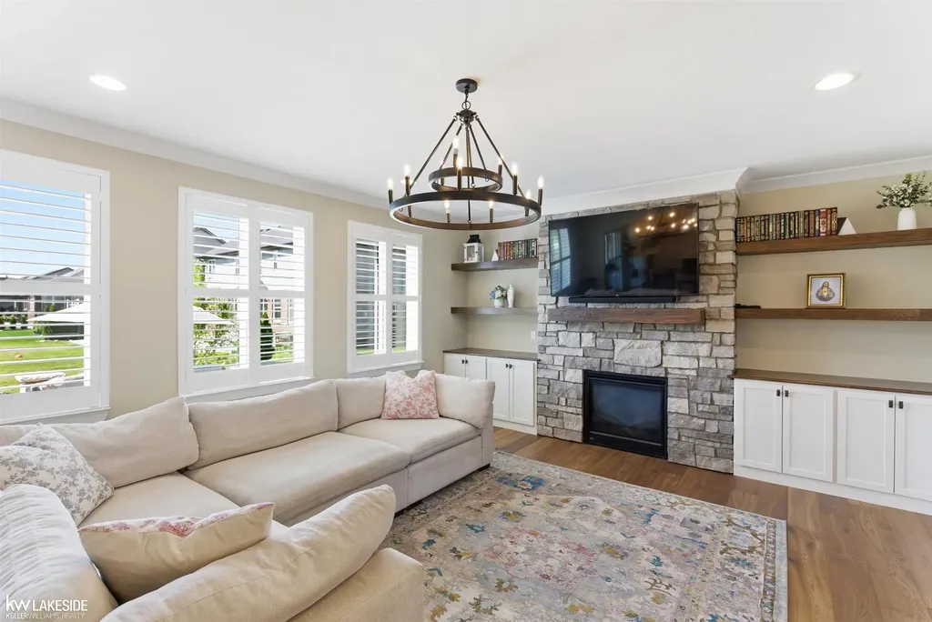 17206 Crittenden Drive Macomb Township MI 48044