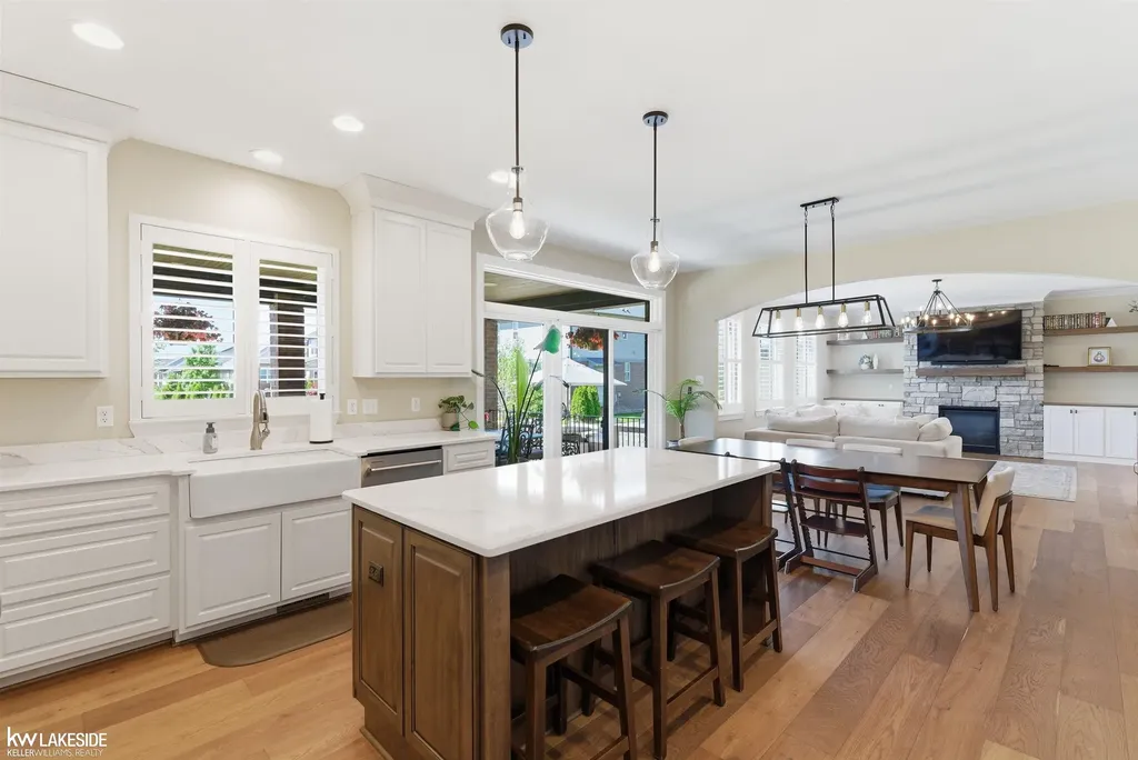 17206 Crittenden Drive Macomb Township MI 48044