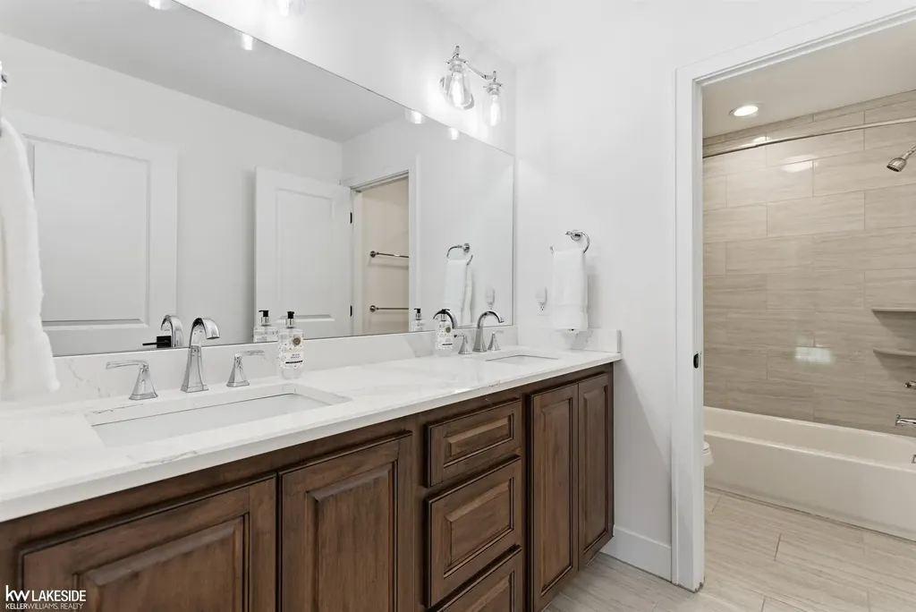 17206 Crittenden Drive Macomb Township MI 48044