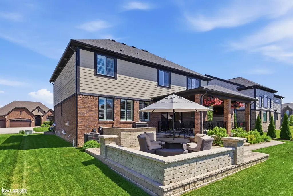 17206 Crittenden Drive Macomb Township MI 48044