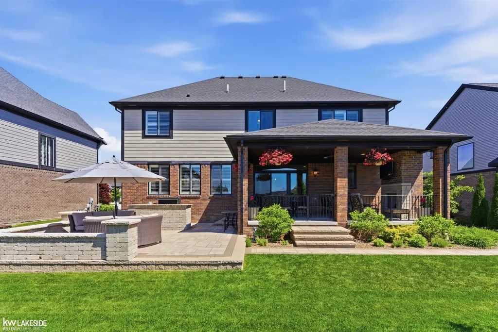 17206 Crittenden Drive Macomb Township MI 48044