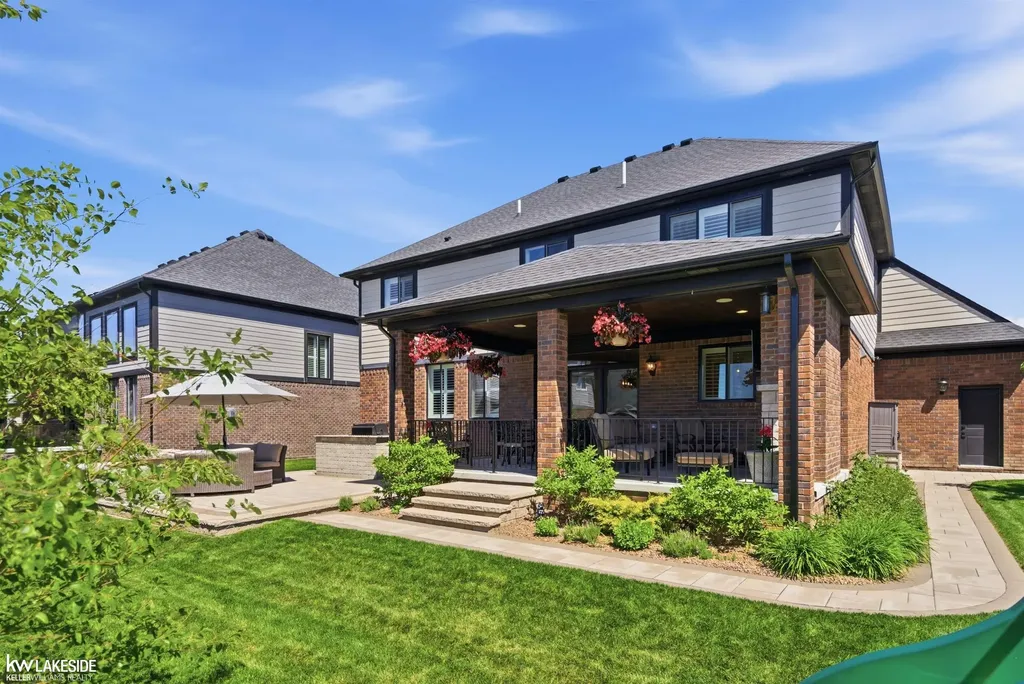 17206 Crittenden Drive Macomb Township MI 48044