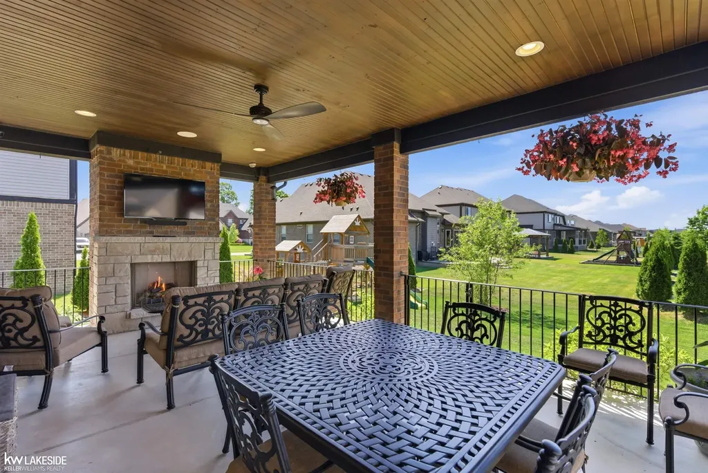 17206 Crittenden Drive Macomb Township MI 48044