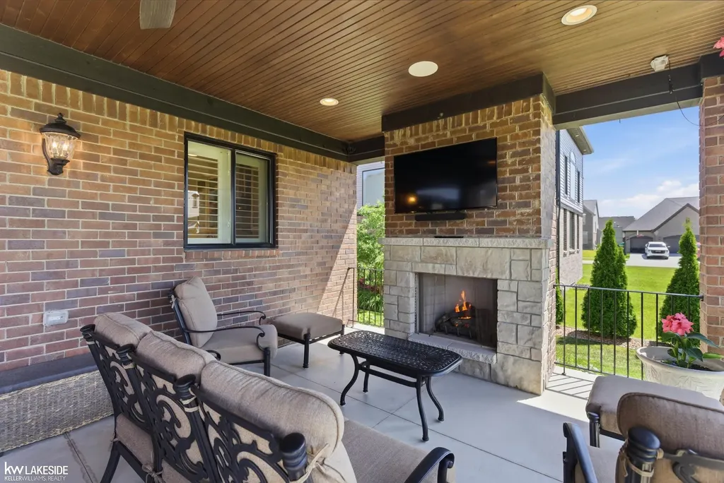 17206 Crittenden Drive Macomb Township MI 48044