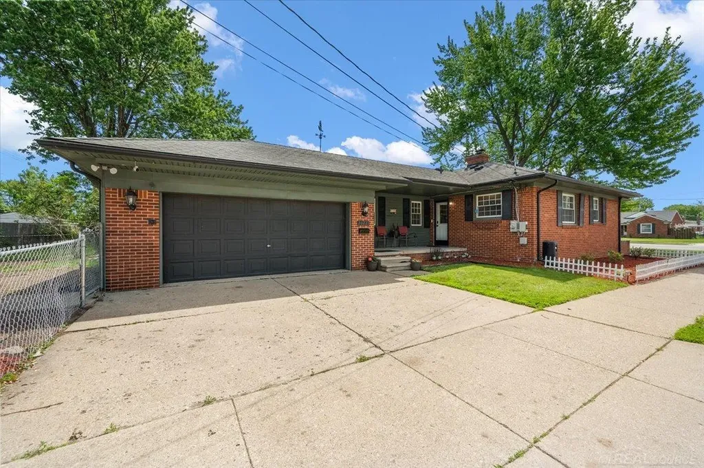 20221 E 11 Mile Road St. Clair Shores City MI 48081