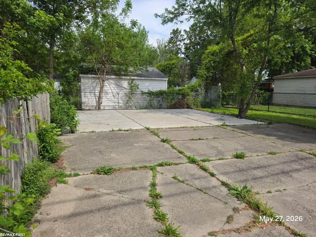 17304 Lincoln Avenue Eastpointe City MI 48021