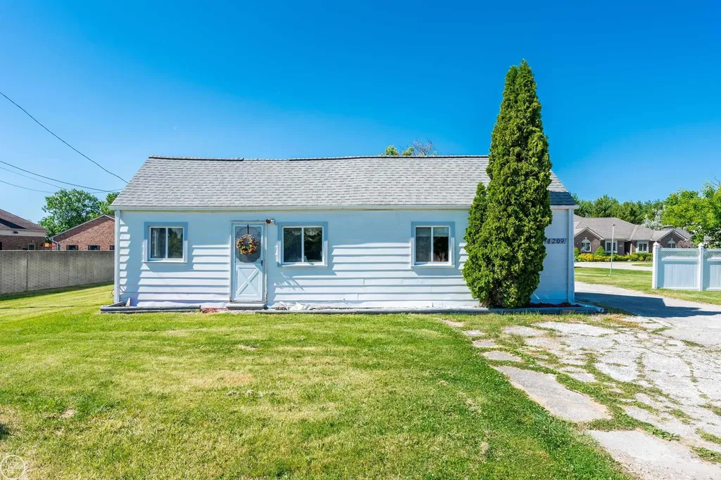 4209 17 Mile Road Sterling Heights City MI 48310