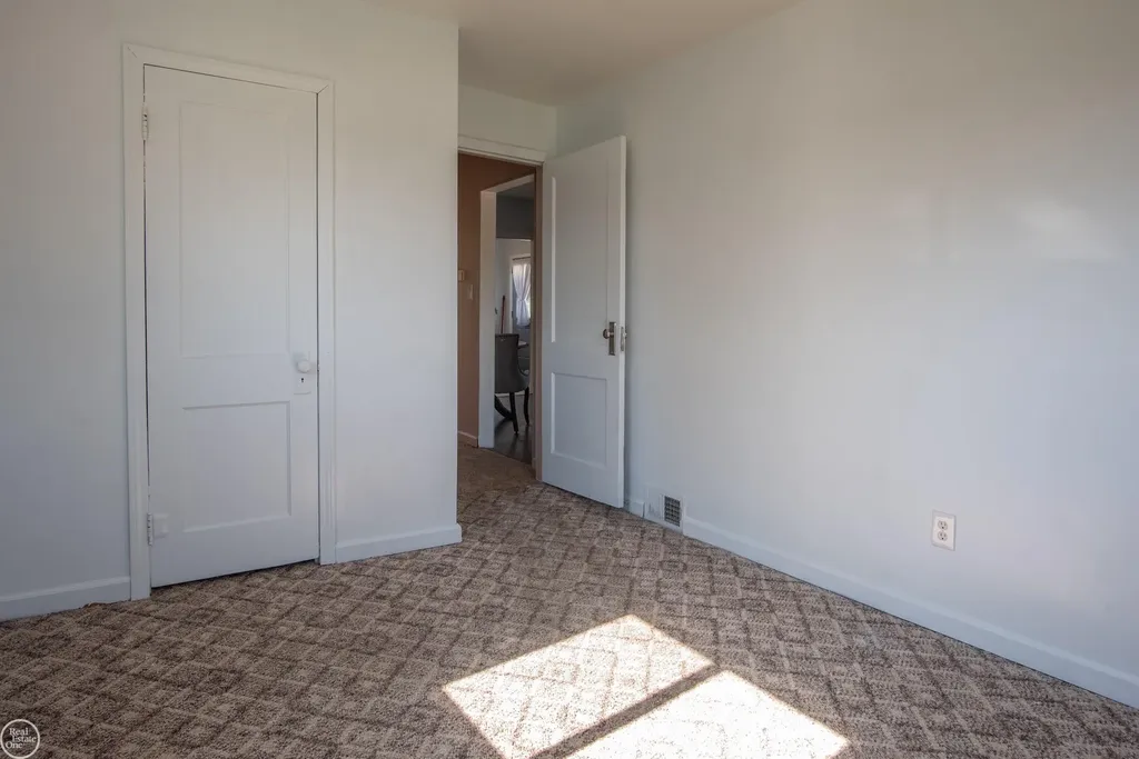 4209 17 Mile Road Sterling Heights City MI 48310