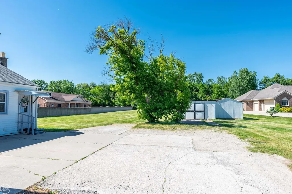 4209 17 Mile Road Sterling Heights City MI 48310