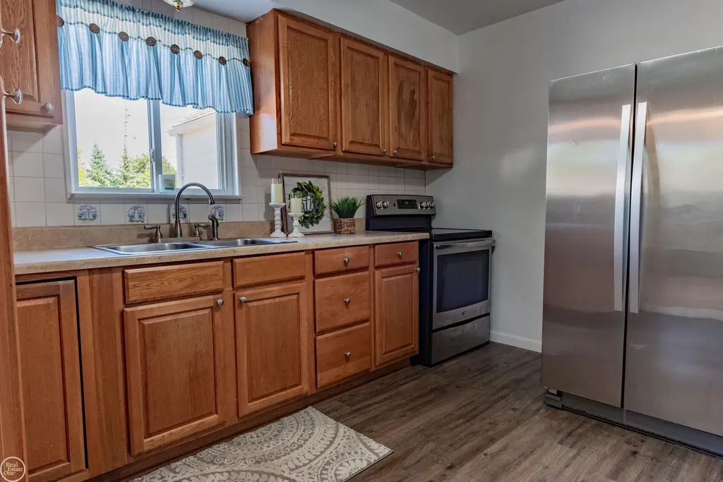 4209 17 Mile Road Sterling Heights City MI 48310