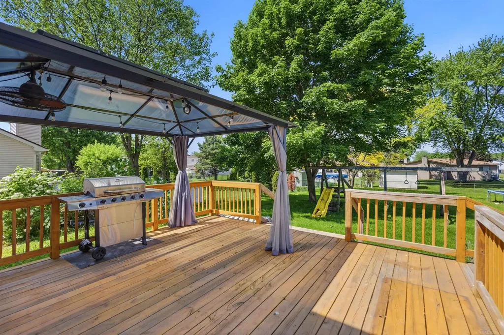 51613 Sass Road Chesterfield Township MI 48047