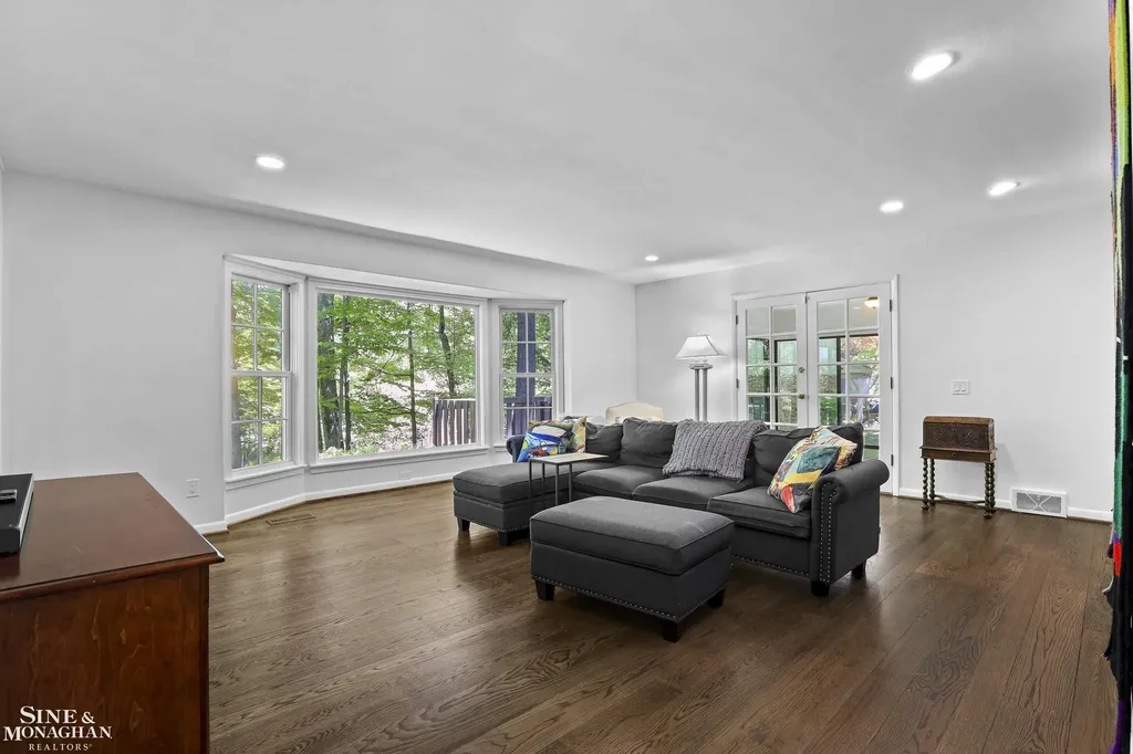 22636 King Richard Court Beverly Hills Village MI 48025
