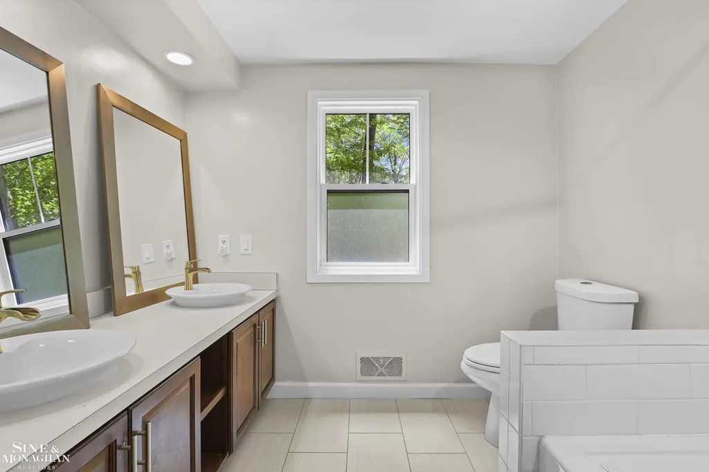 22636 King Richard Court Beverly Hills Village MI 48025