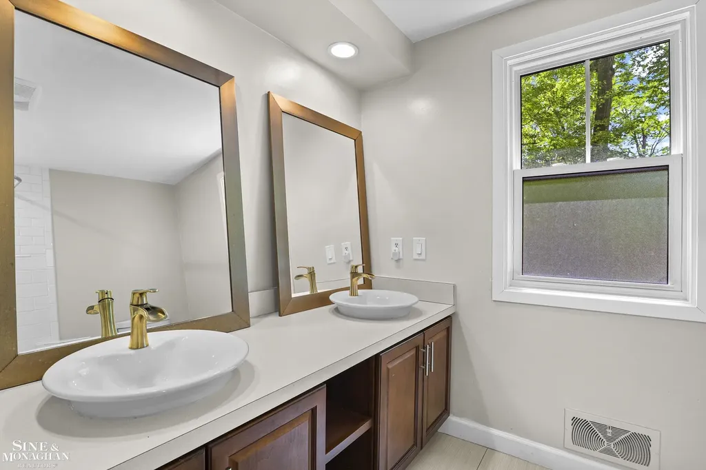 22636 King Richard Court Beverly Hills Village MI 48025