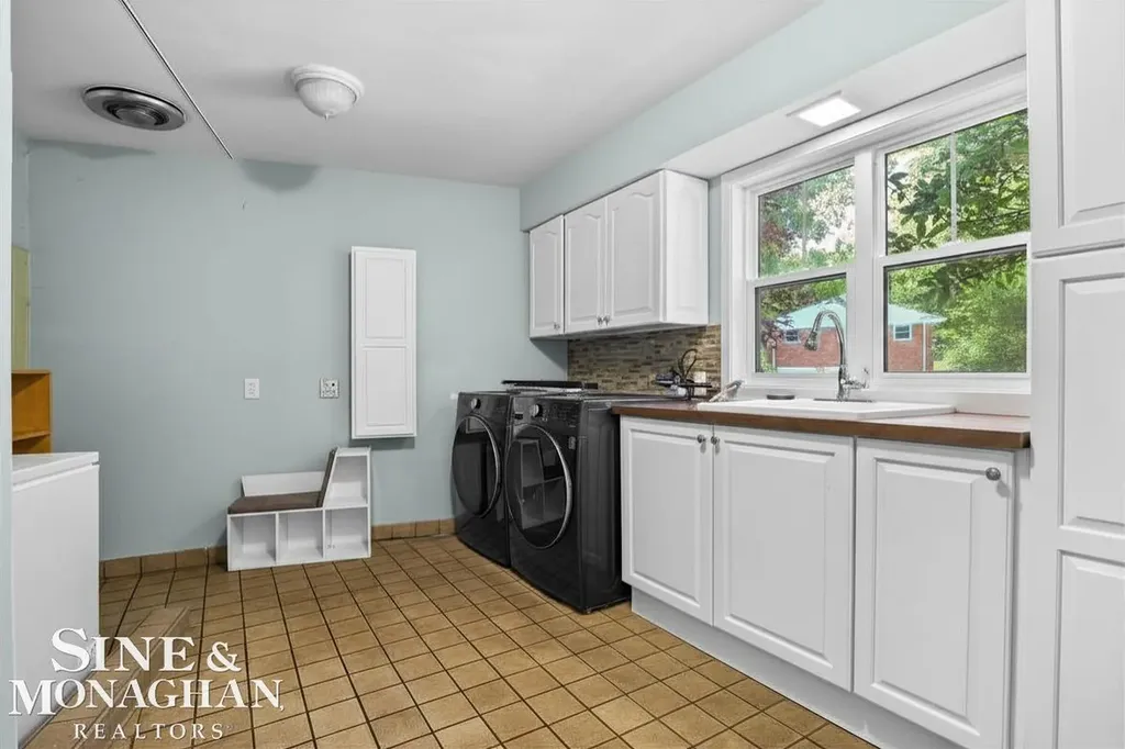 22636 King Richard Court Beverly Hills Village MI 48025
