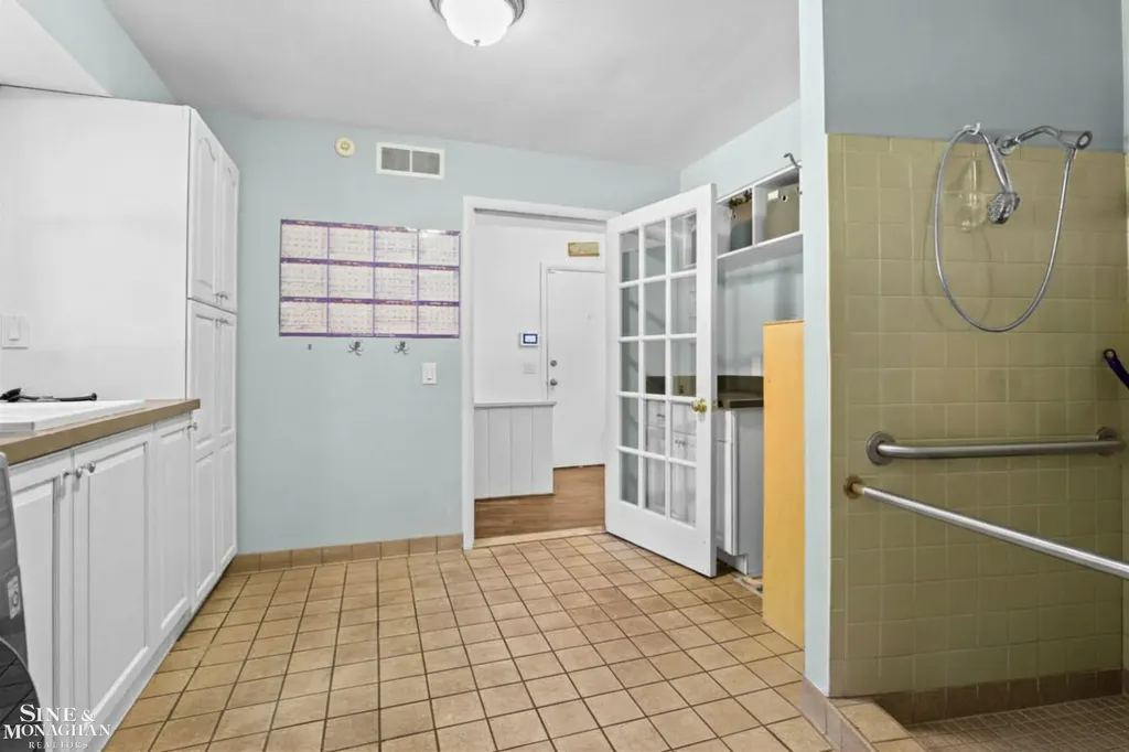 22636 King Richard Court Beverly Hills Village MI 48025