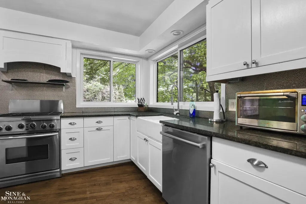 22636 King Richard Court Beverly Hills Village MI 48025