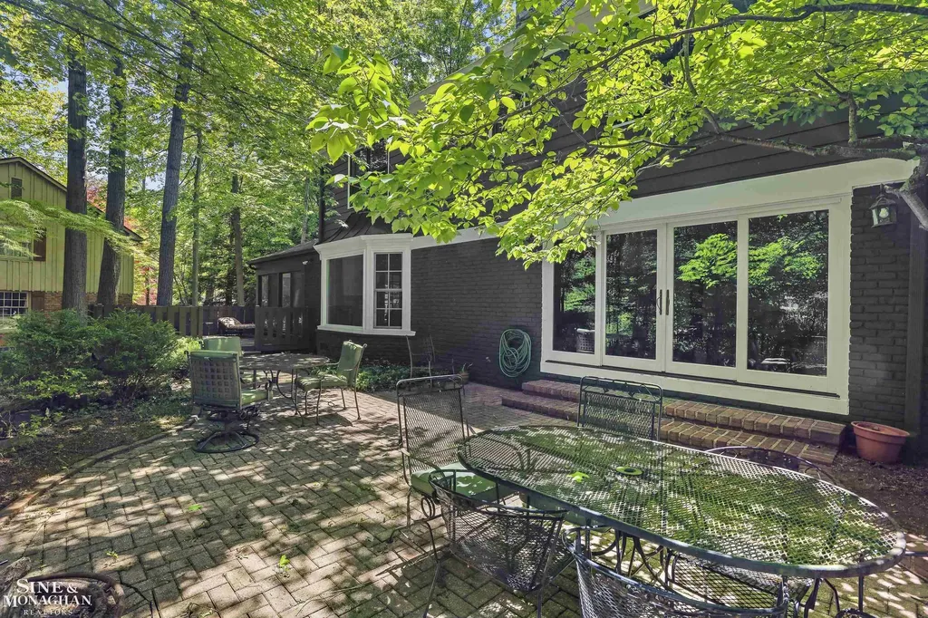 22636 King Richard Court Beverly Hills Village MI 48025