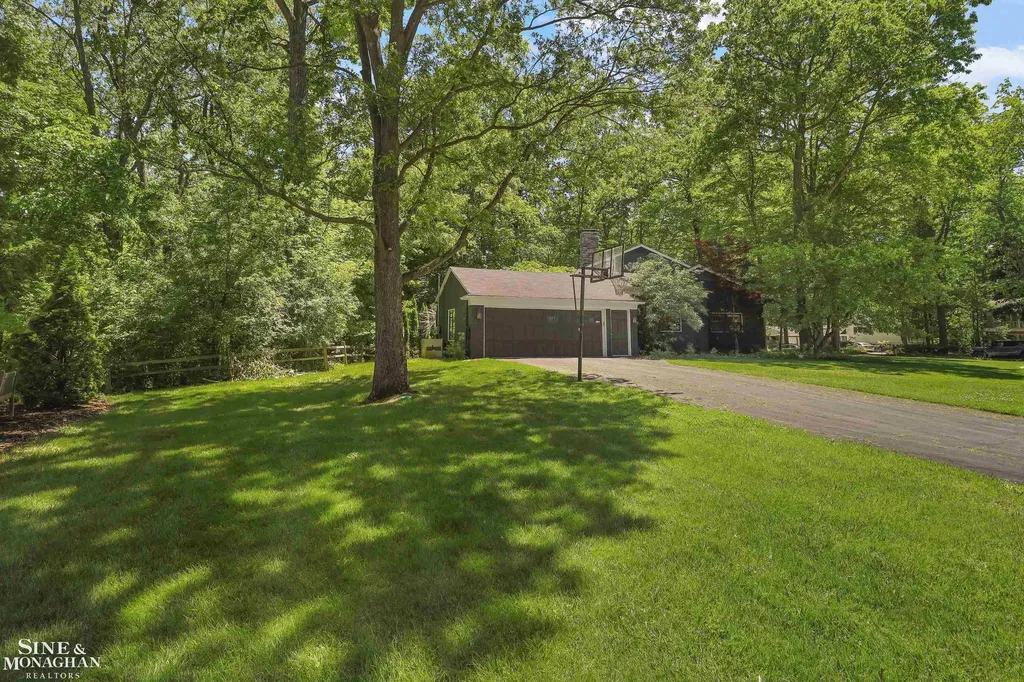 22636 King Richard Court Beverly Hills Village MI 48025