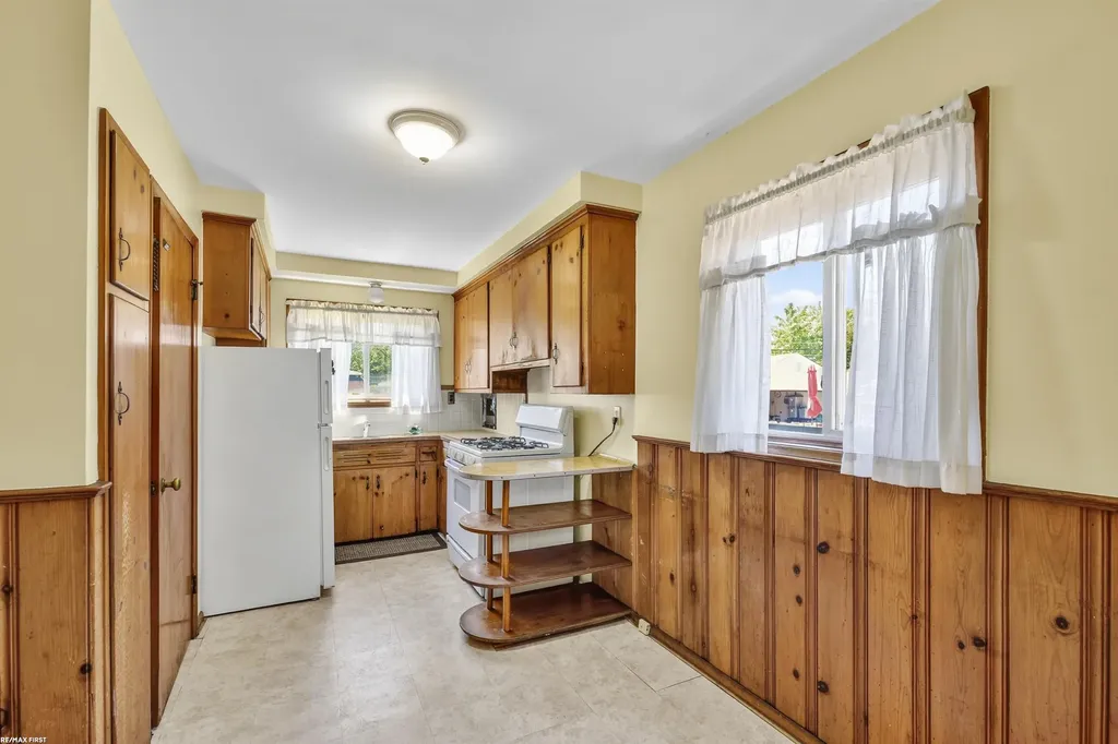 21442 Share Street St. Clair Shores City MI 48082
