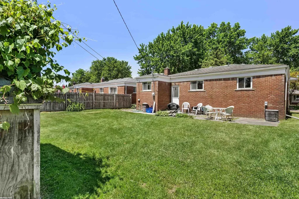 21442 Share Street St. Clair Shores City MI 48082