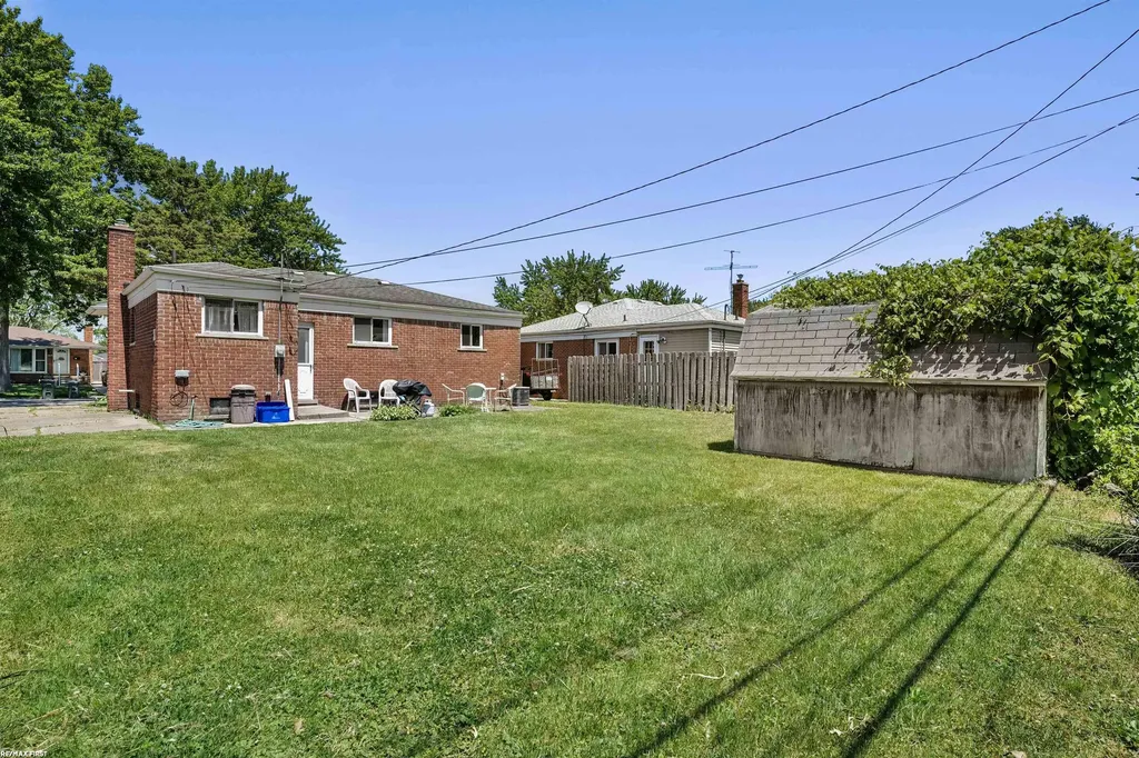 21442 Share Street St. Clair Shores City MI 48082