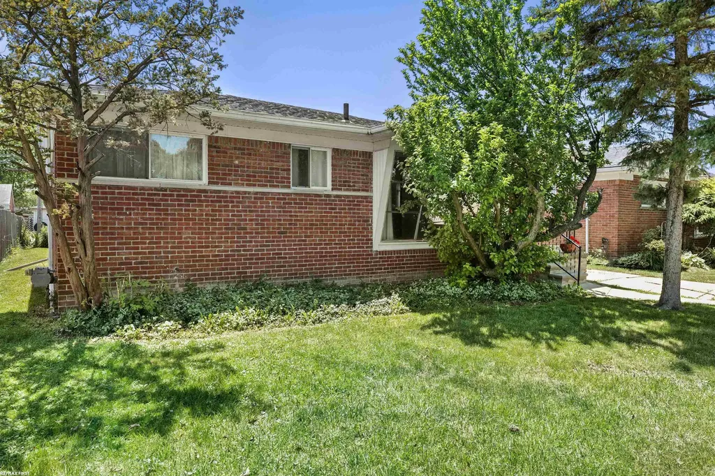 21442 Share Street St. Clair Shores City MI 48082