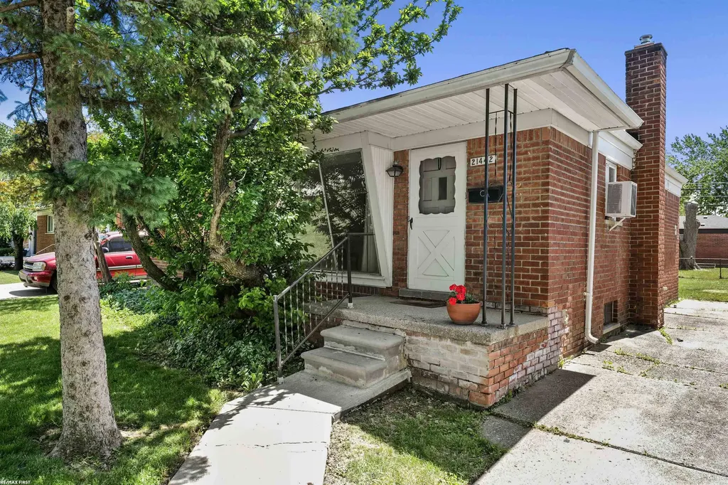 21442 Share Street St. Clair Shores City MI 48082