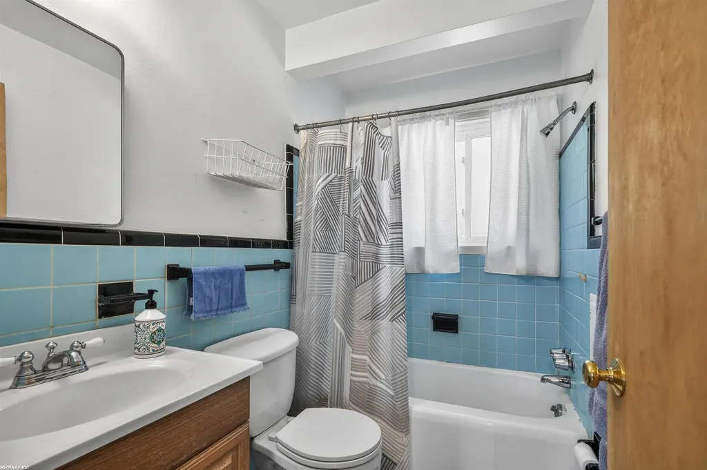 21442 Share Street St. Clair Shores City MI 48082