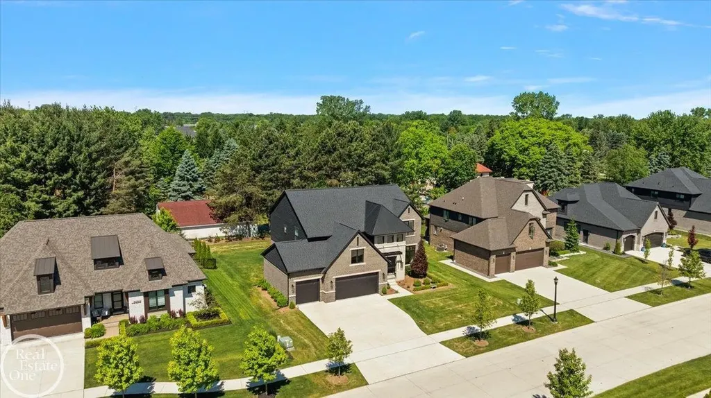 52801 Royal Park Avenue Shelby Charter Township MI 48315