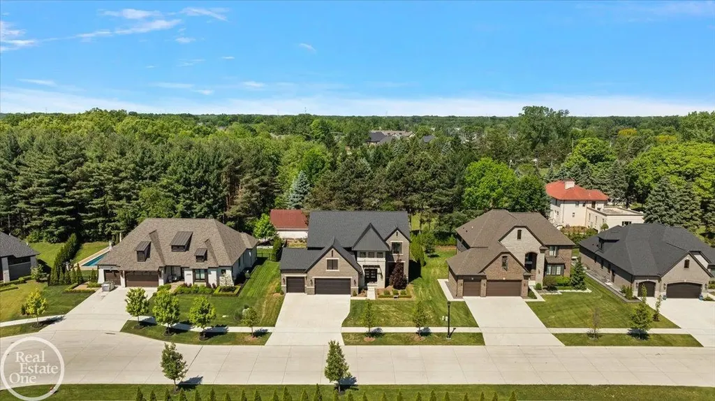 52801 Royal Park Avenue Shelby Charter Township MI 48315