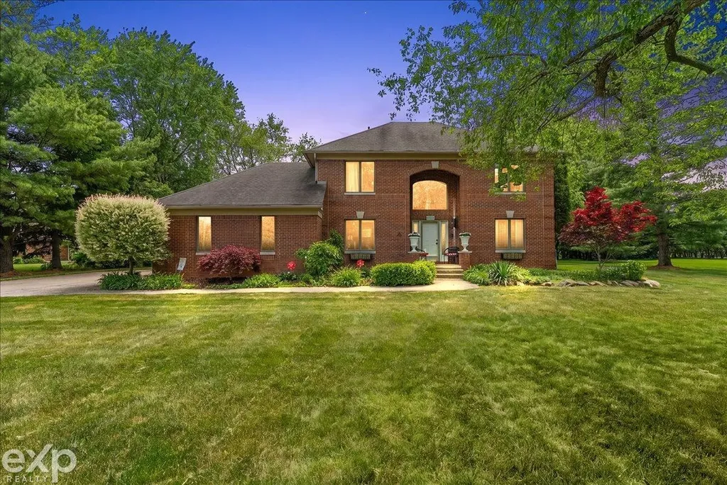 61334 Country Lane Washington Township MI 48094