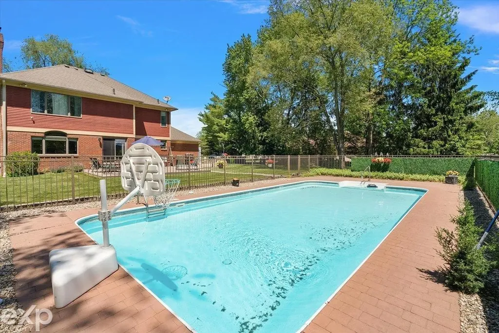 61334 Country Lane Washington Township MI 48094