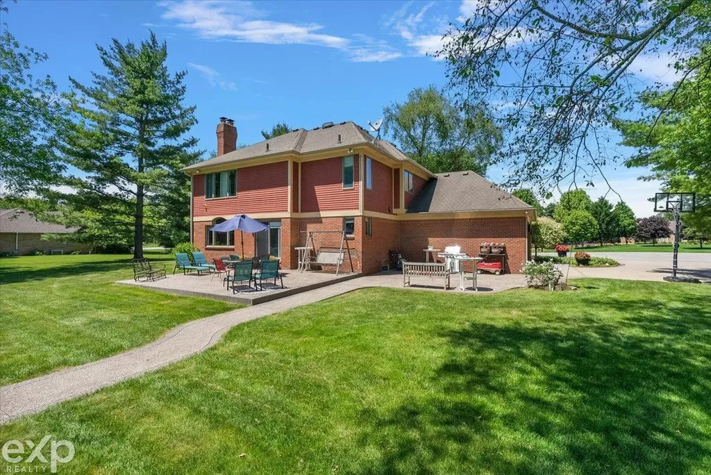 61334 Country Lane Washington Township MI 48094